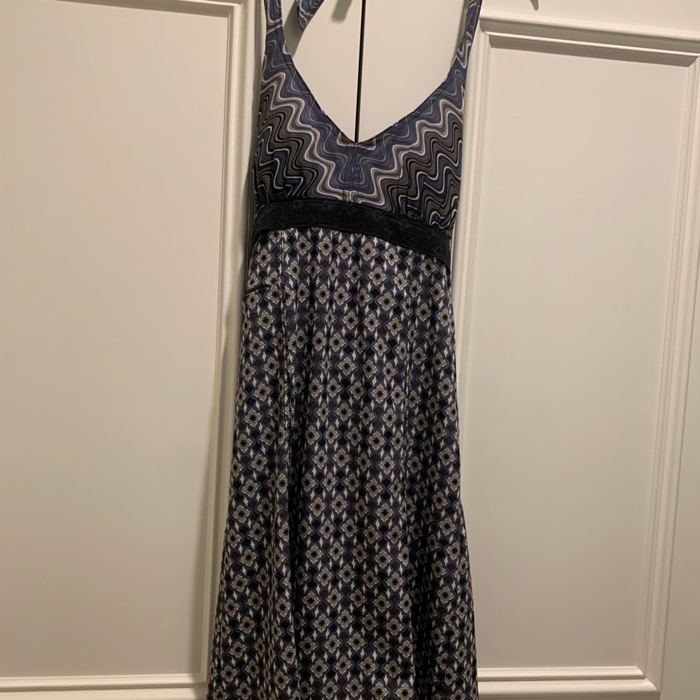 HALTER DRESS. Hidden pocket. Side zipper.Smocked back insert.